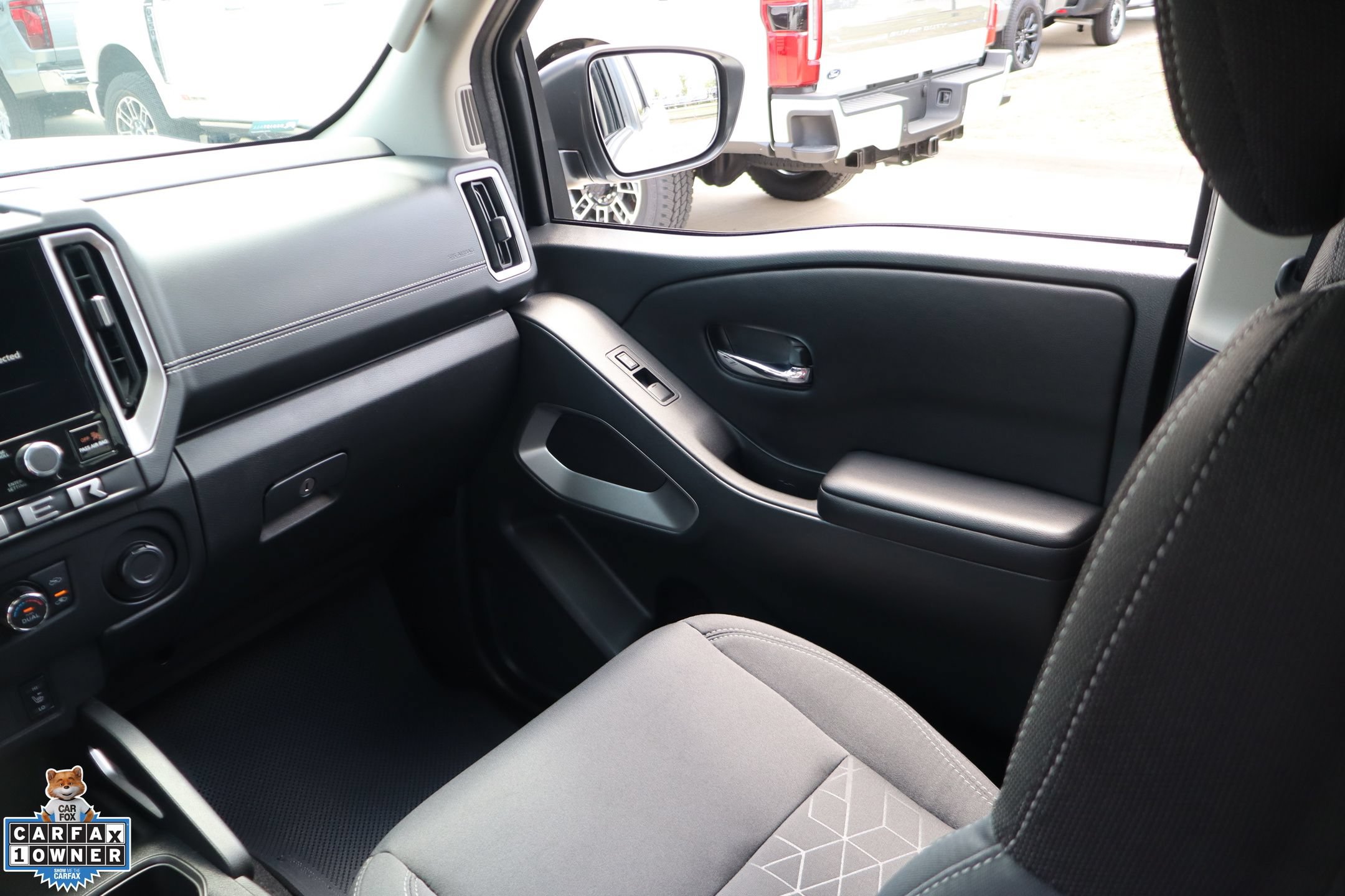 Used 2025 Nissan Frontier SV w/ SV Convenience Package RWD image 23