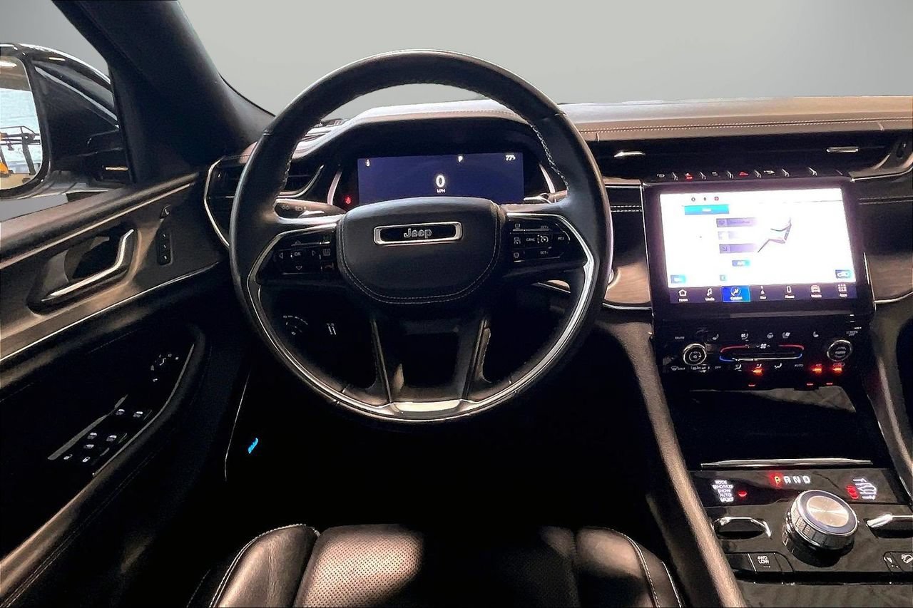 Certified 2022 Jeep Grand Cherokee Overland w/ Luxury Tech Group IV AWD/4WD image 12