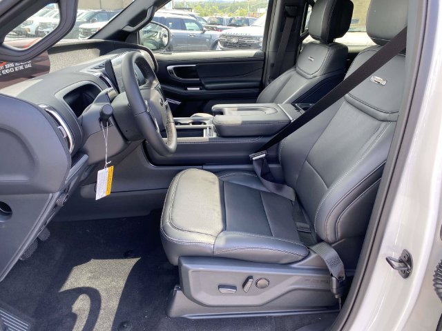 New 2026 Ford Expedition Platinum w/ Stealth Appearance Package AWD/4WD image 13
