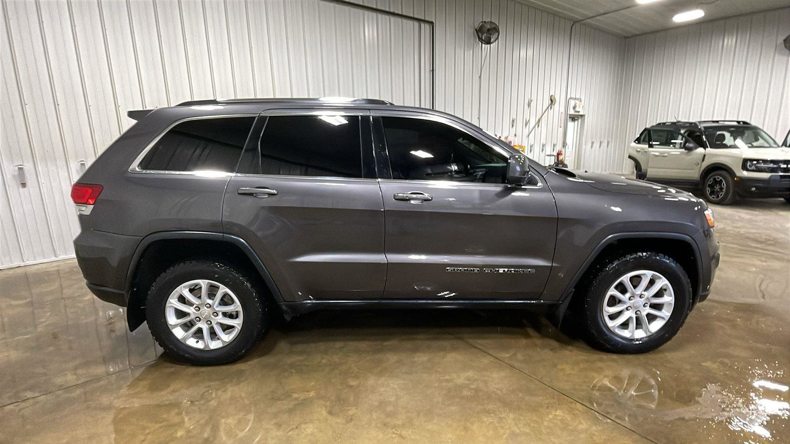 Used 2021 Jeep Grand Cherokee Laredo w/ Security & Convenience Group image 5