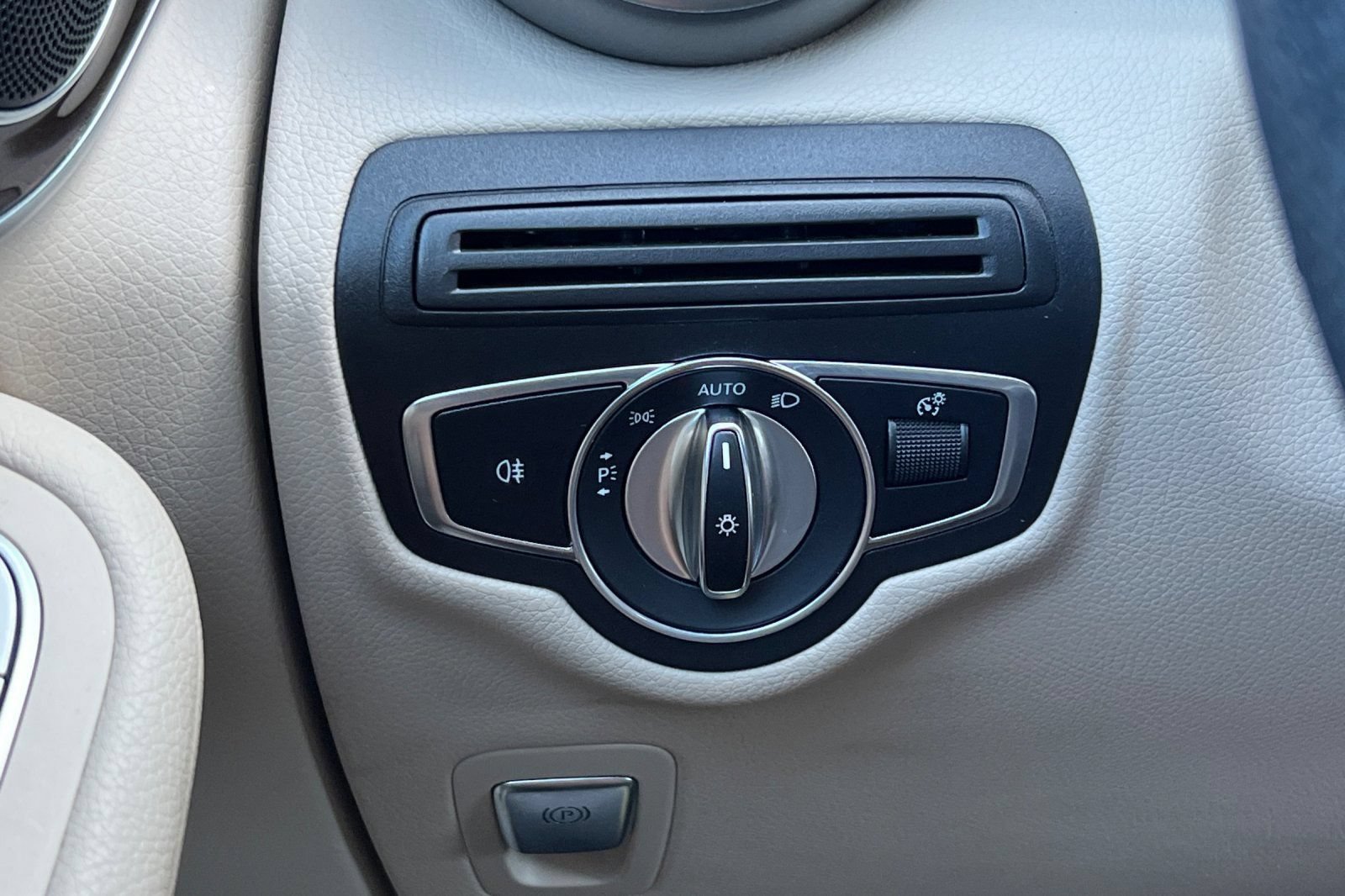 Used 2019 Mercedes-Benz GLC 300 image 32