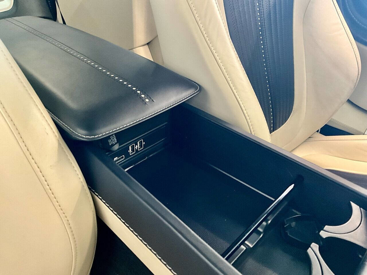 Used 2018 Aston Martin DB11 V12 image 38