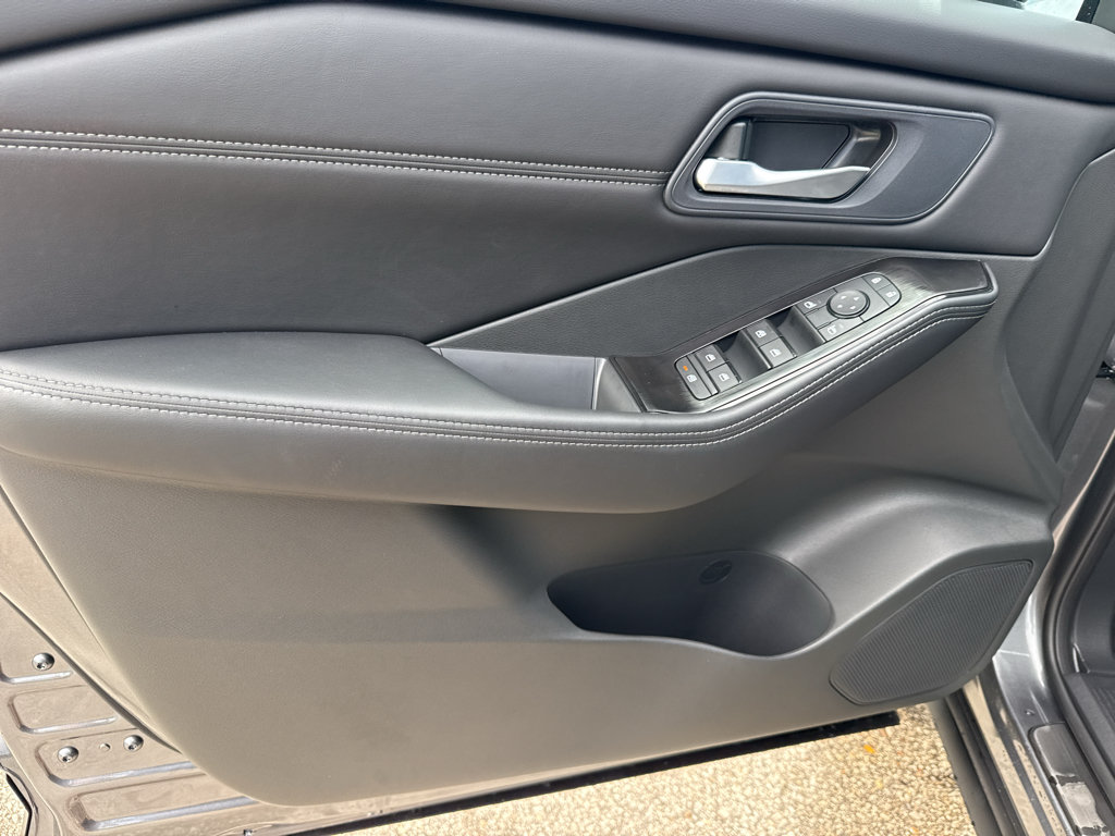 New 2026 Nissan Rogue Dark Armor AWD/4WD image 13
