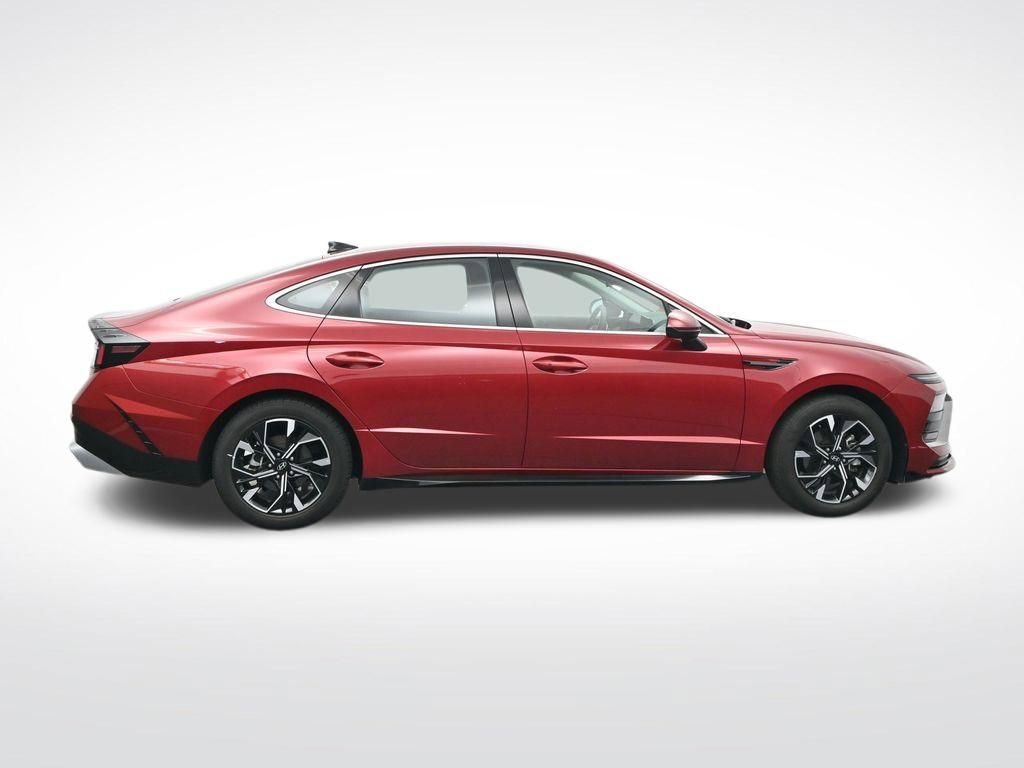 Used 2025 Hyundai Sonata SEL FWD image 4