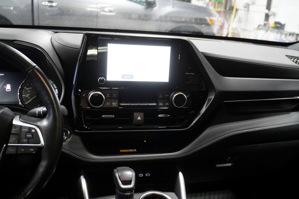 Used 2023 Toyota Highlander XSE image 14