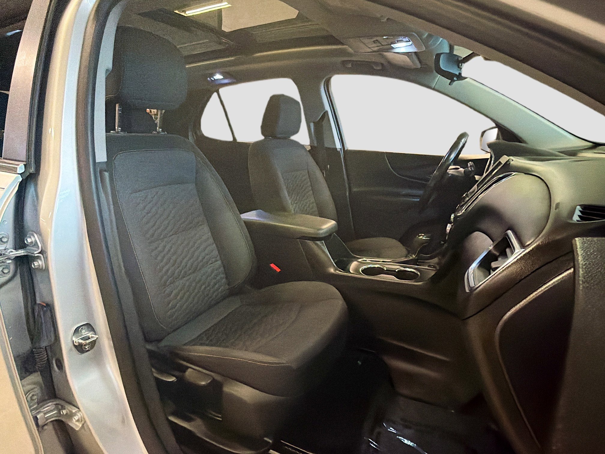 Used 2021 Chevrolet Equinox LT image 32