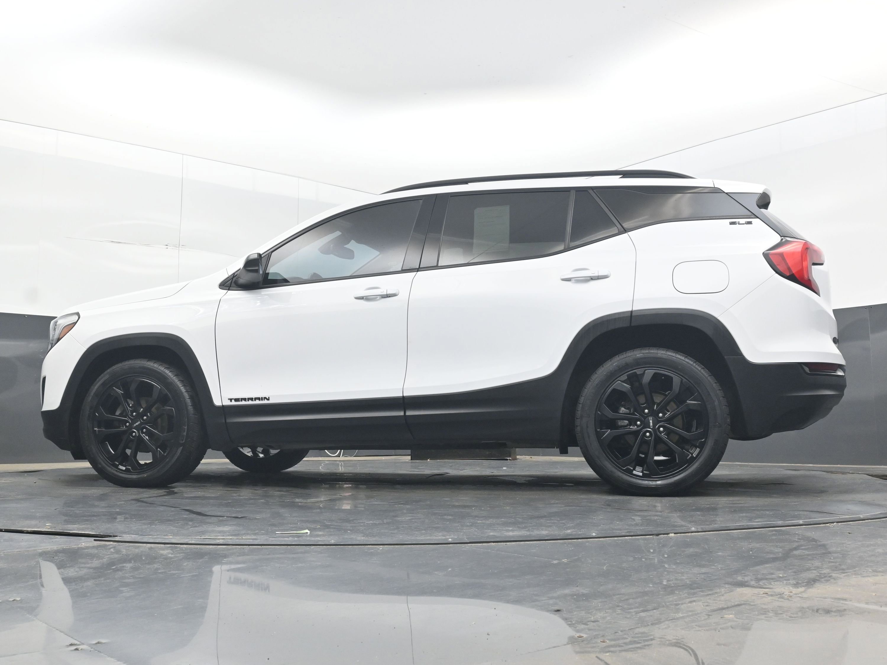 Used 2020 GMC Terrain SLE w/ Driver Convenience Package FWD image 25