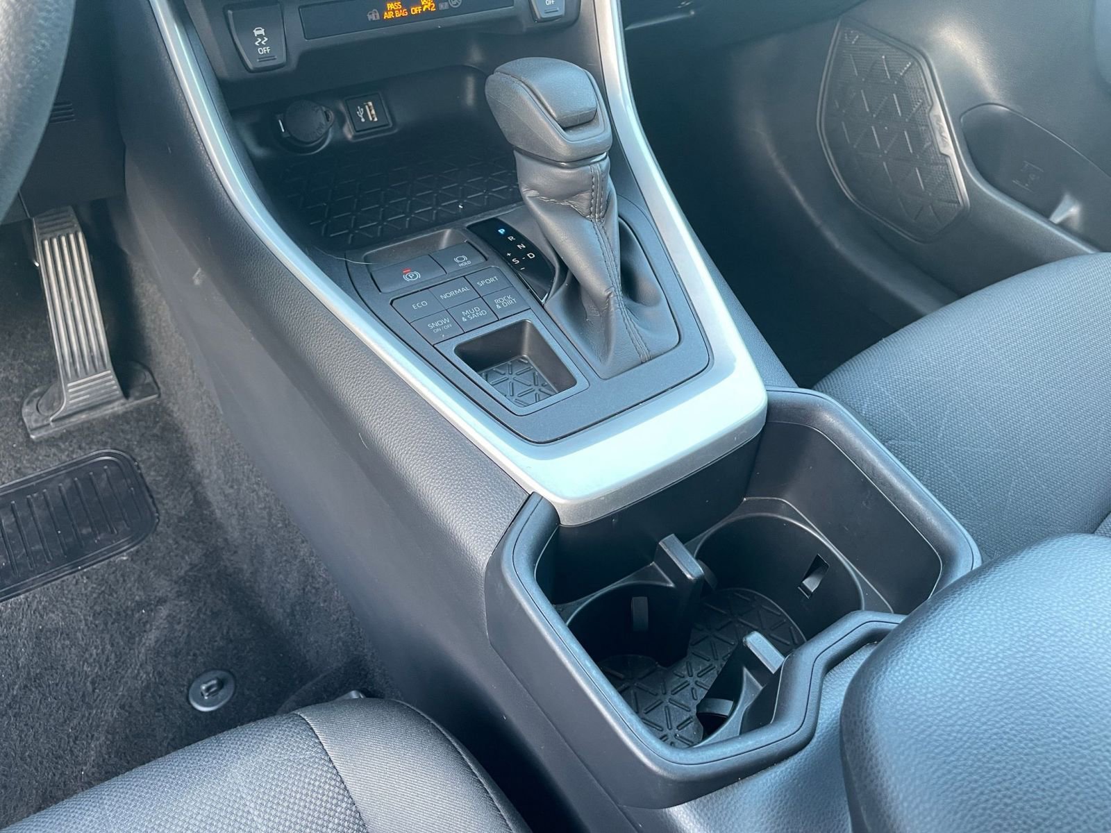 Used 2025 Toyota RAV4 XLE image 42