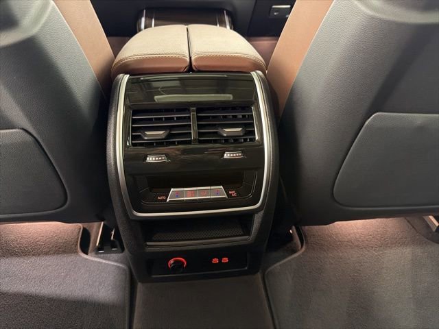 Used 2025 BMW X7 xDrive40i w/ Parking Assistance Package image 31