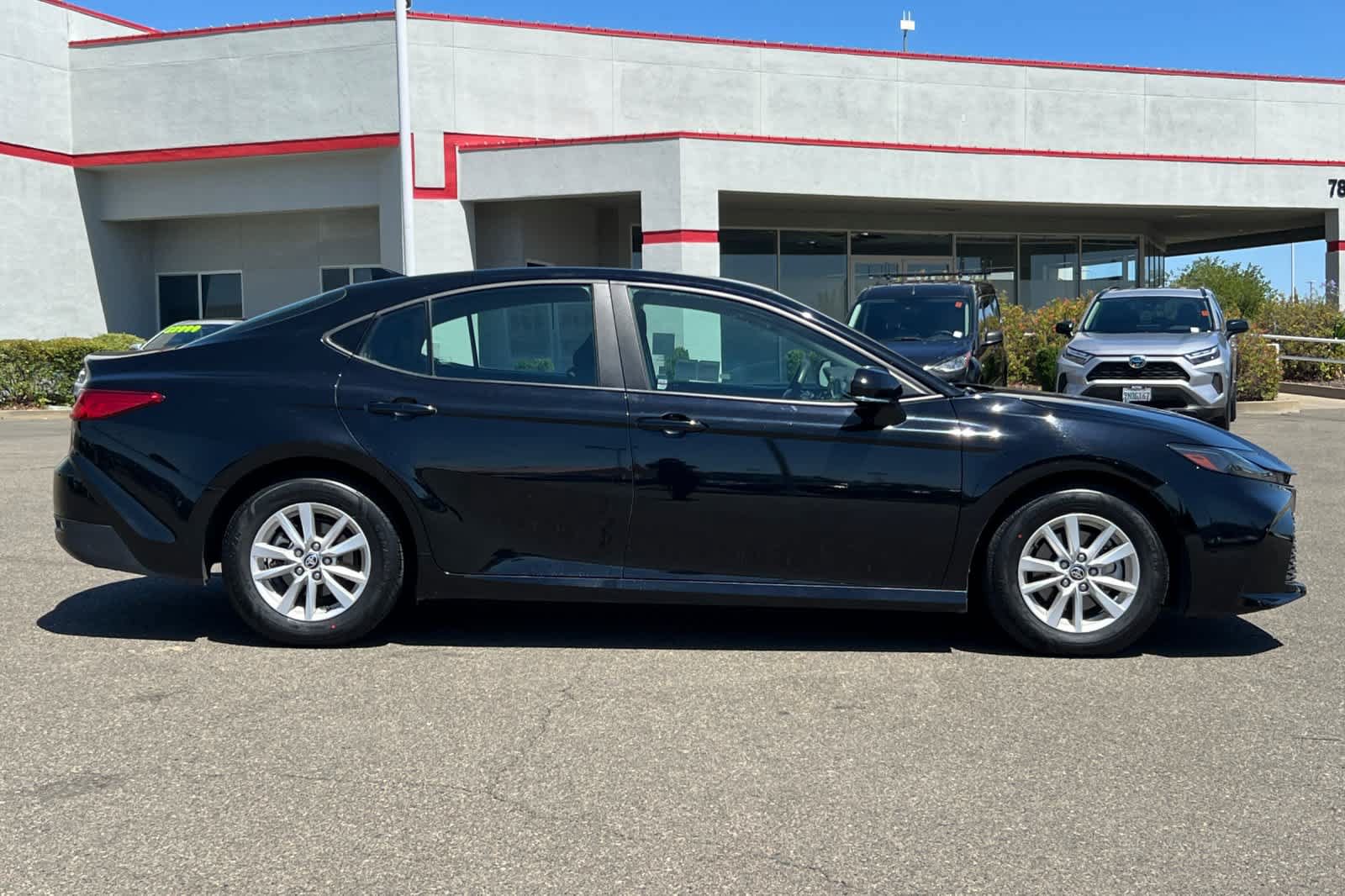 Used 2025 Toyota Camry LE FWD image 6