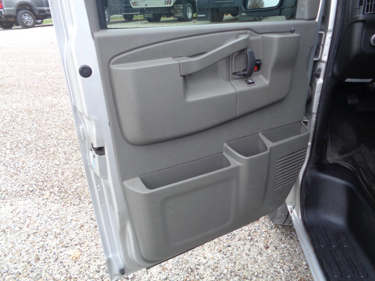 Used 2017 GMC Savana 3500 LT w/ LT Preferred Equipment Group image 29