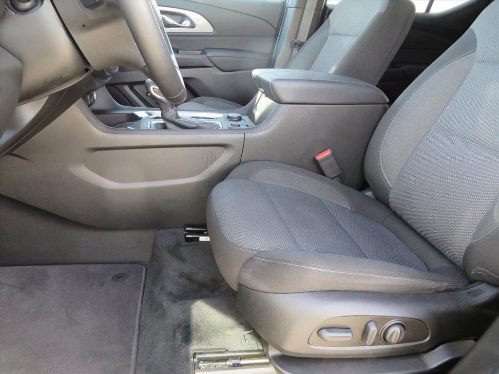 Used 2023 Chevrolet Traverse LT w/ Rear Camera Mirror Package image 15