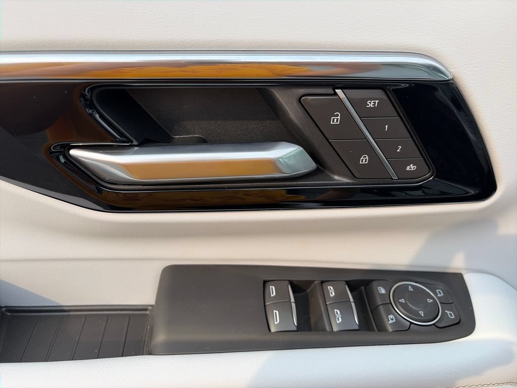 New 2026 Chevrolet Tahoe Premier w/ Sun And Tow Package AWD/4WD image 19