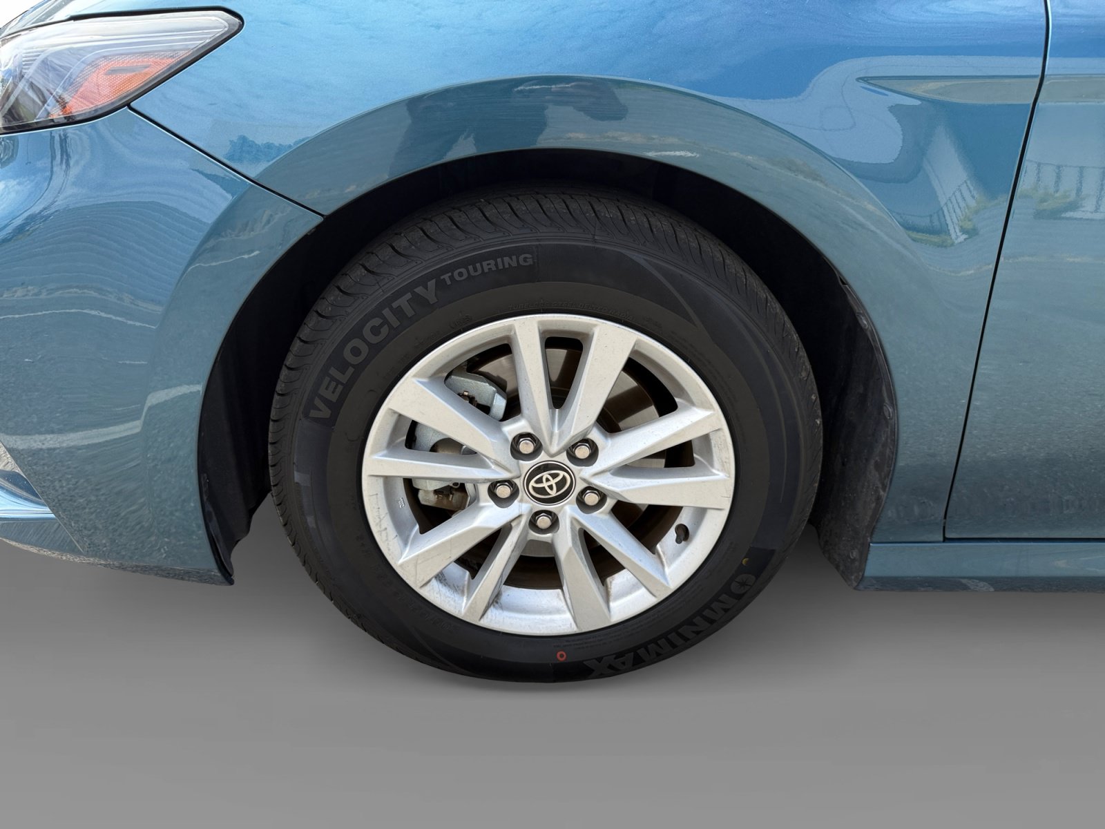 Used 2025 Toyota Camry LE FWD image 9