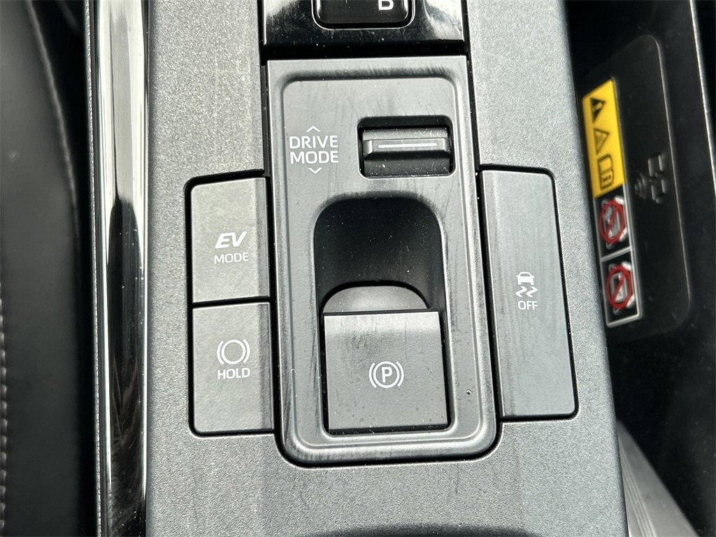 Used 2024 Toyota Prius Limited image 31