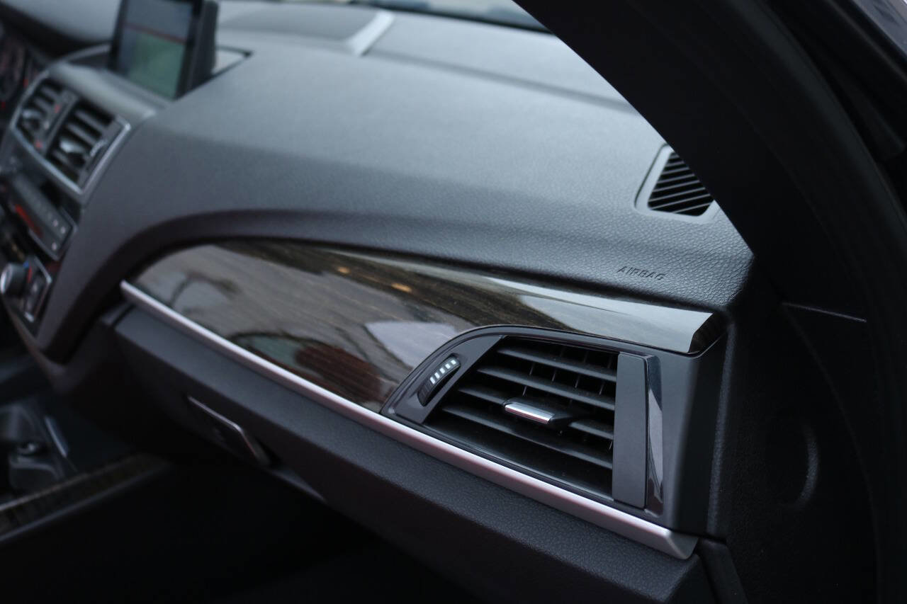 Used 2016 BMW M235i Convertible image 30