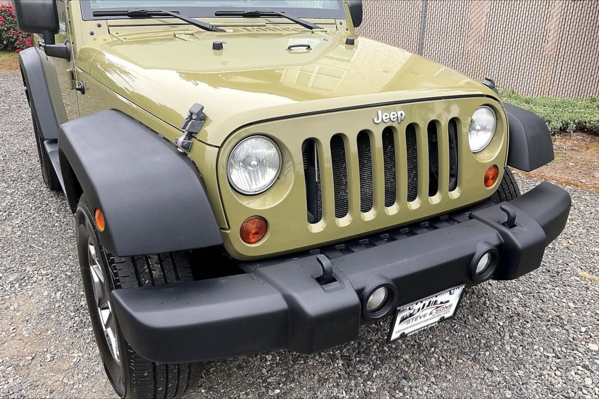 Used 2013 Jeep Wrangler Sport AWD/4WD image 31