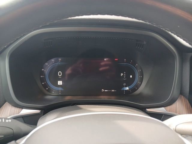 Used 2022 Volvo XC60 B5 Momentum w/ Advanced Package image 16