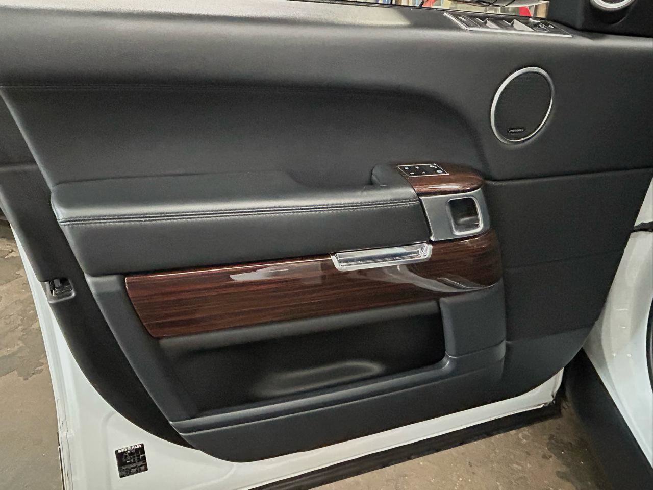 Used 2014 Land Rover Range Rover HSE AWD/4WD image 12