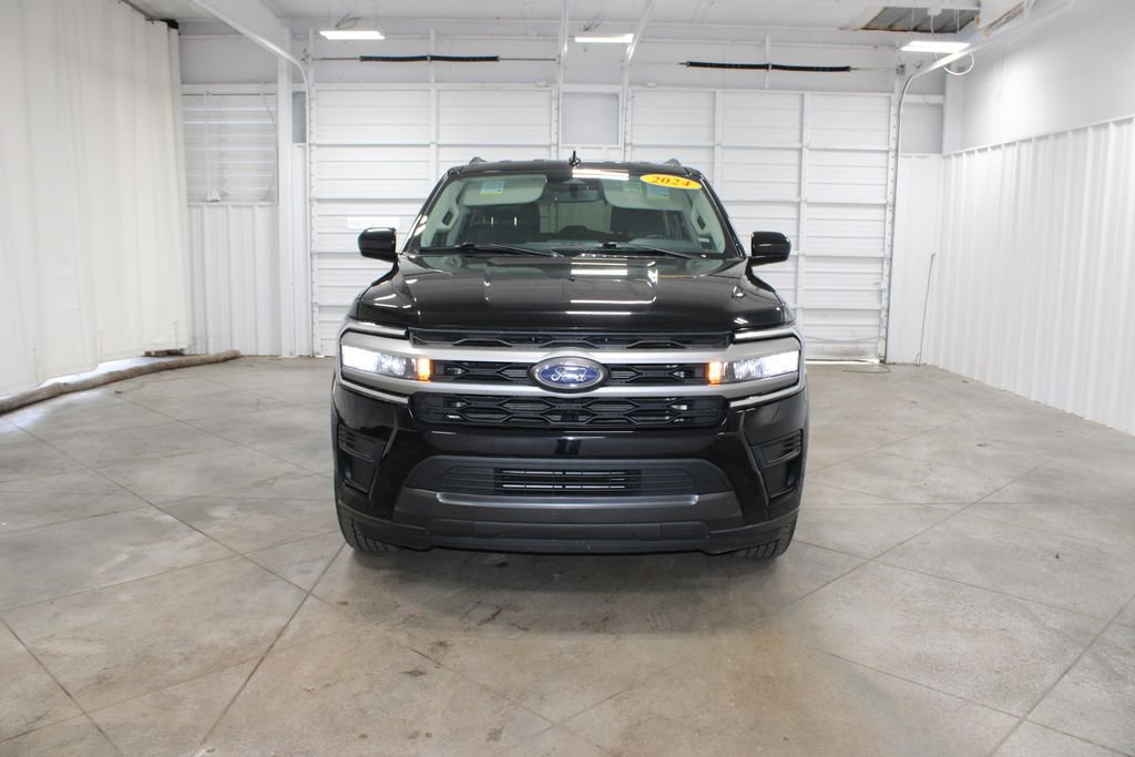 Used 2024 Ford Expedition XLT image 3