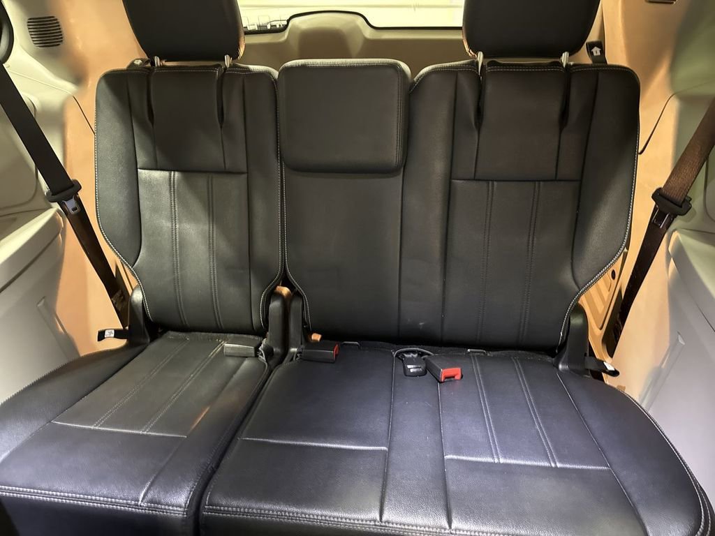 Used 2016 Chrysler Town & Country Touring image 23