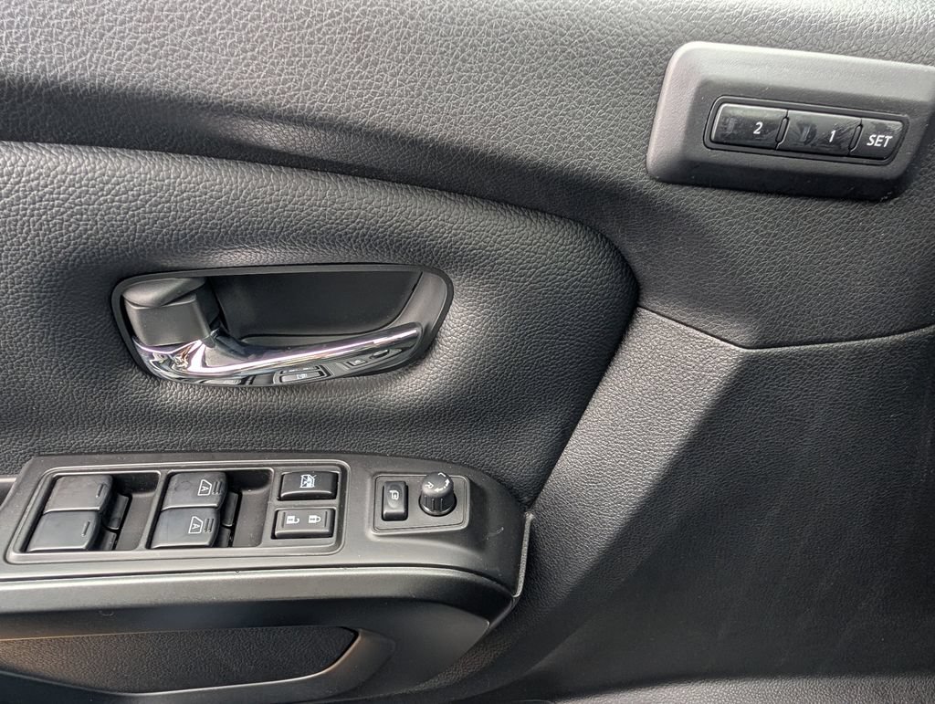 Used 2024 Nissan Titan PRO-4X w/ Pro-4x Convenience Package AWD/4WD image 20