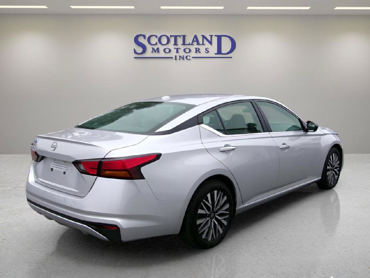 Used 2025 Nissan Altima 2.5 SV FWD image 6