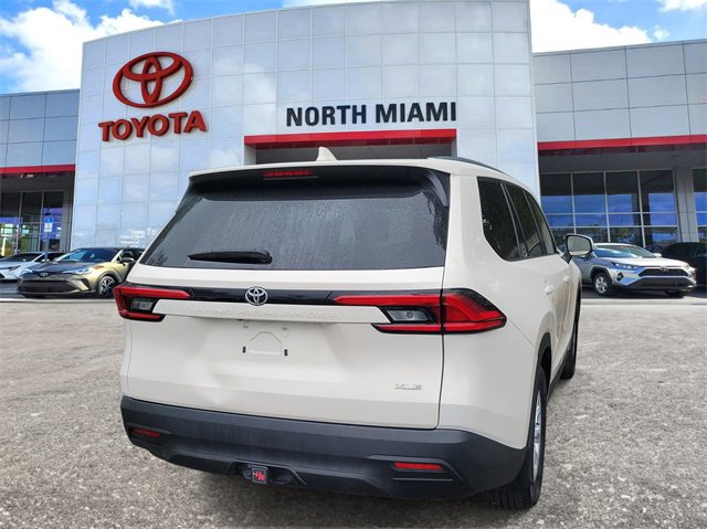 Used 2024 Toyota Grand Highlander XLE image 4