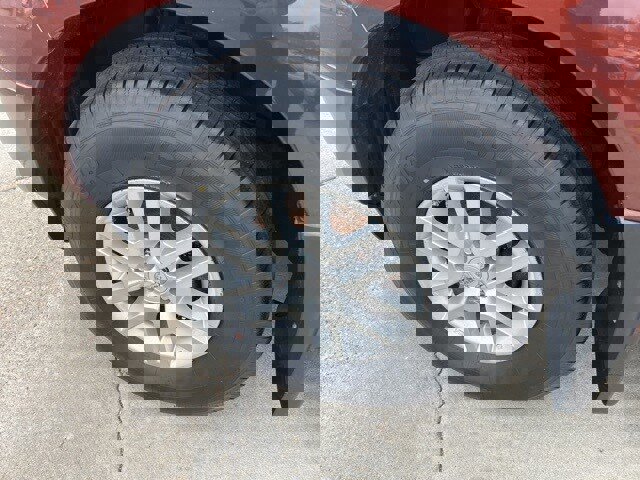 Used 2016 Nissan Frontier SV image 4