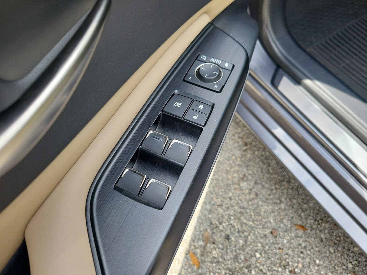 Used 2021 Lexus ES 350 w/ Premium Package image 14