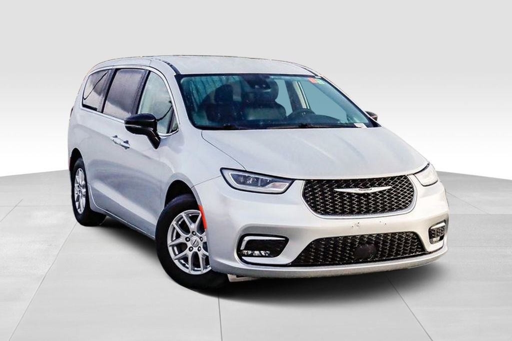 Certified 2024 Chrysler Pacifica Touring-L image 2