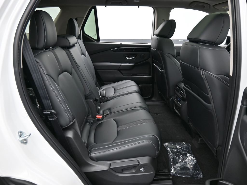 New 2025 Honda Pilot Touring image 40