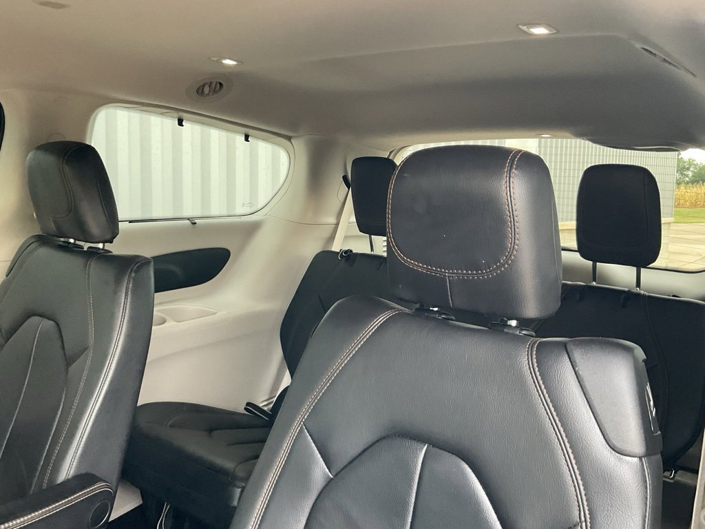 Used 2017 Chrysler Pacifica Touring-L image 15