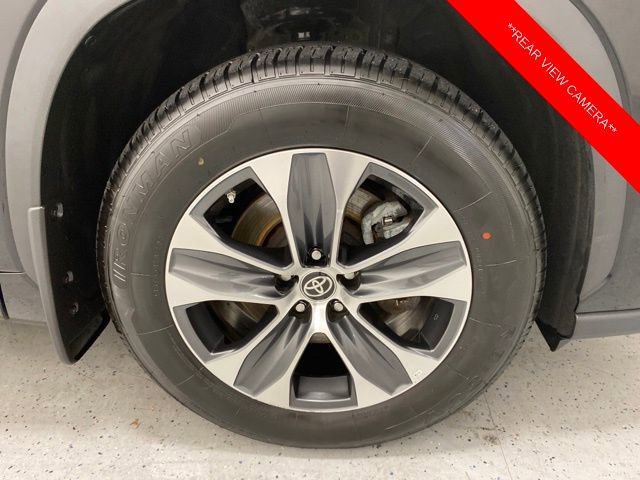 Used 2023 Toyota Highlander XLE image 9