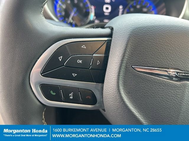 Used 2024 Chrysler Pacifica Touring-L image 18