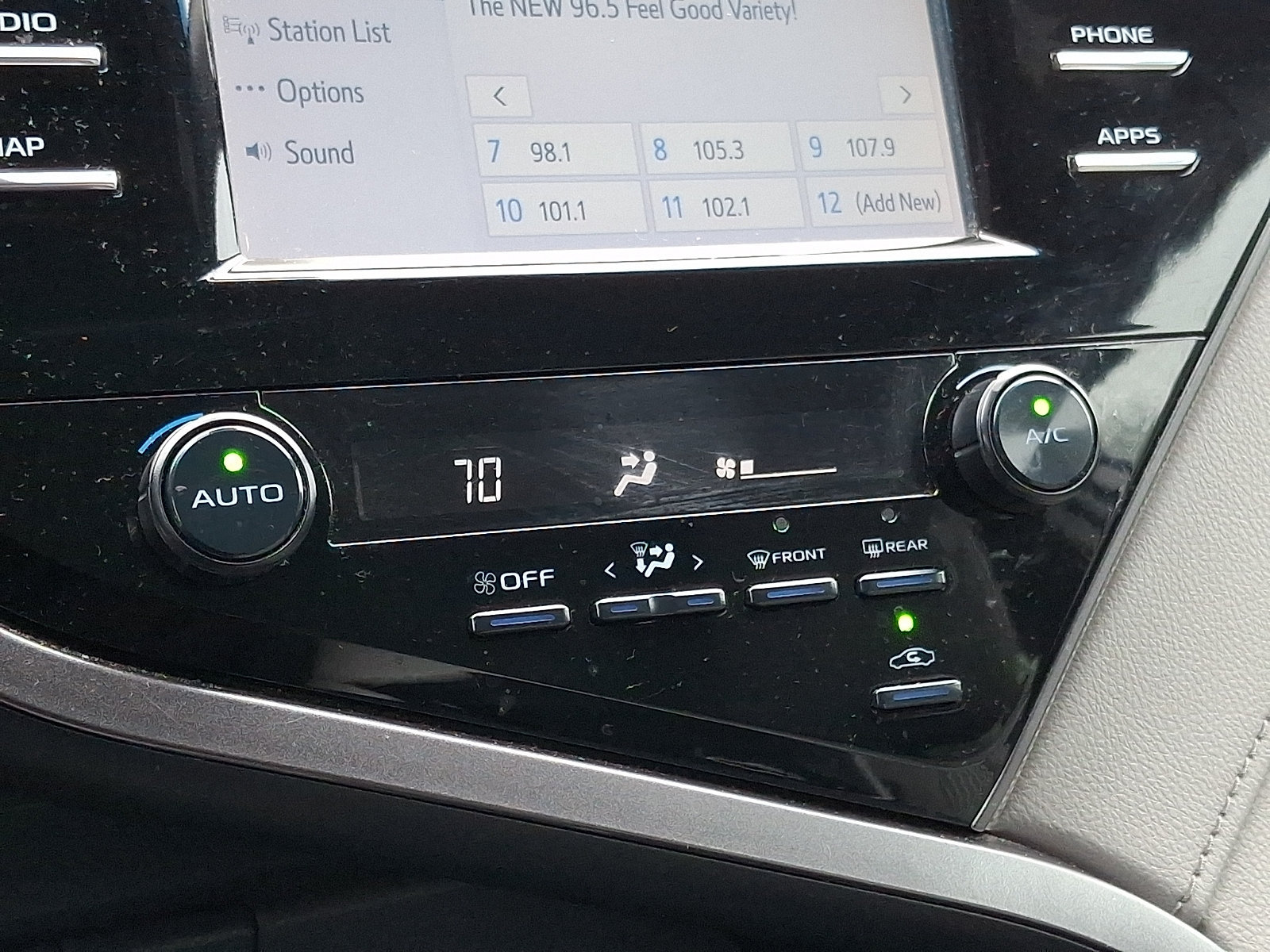 Used 2019 Toyota Camry SE FWD image 16