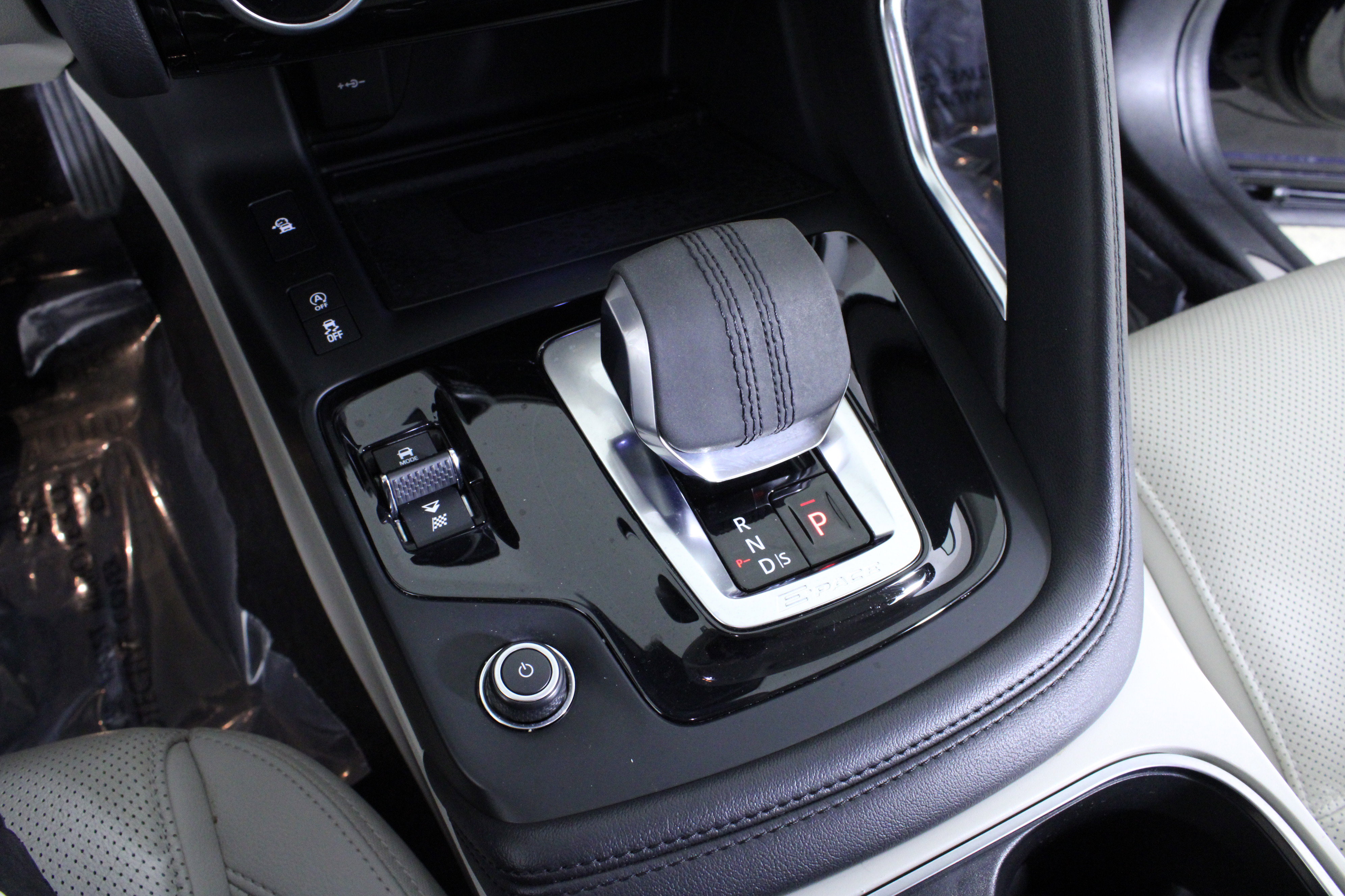 Used 2022 Jaguar E-PACE image 29