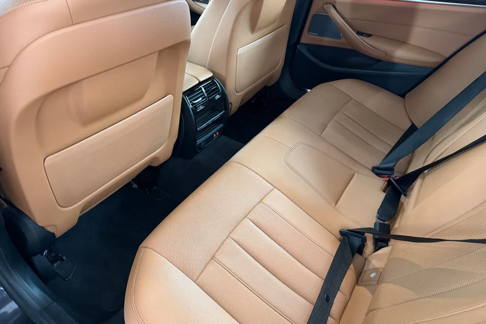 Used 2023 BMW 540i xDrive w/ Premium Package AWD/4WD image 4