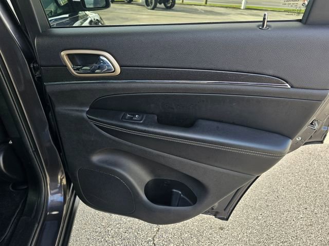 Used 2017 Jeep Grand Cherokee Limited w/ Luxury Group II image 28