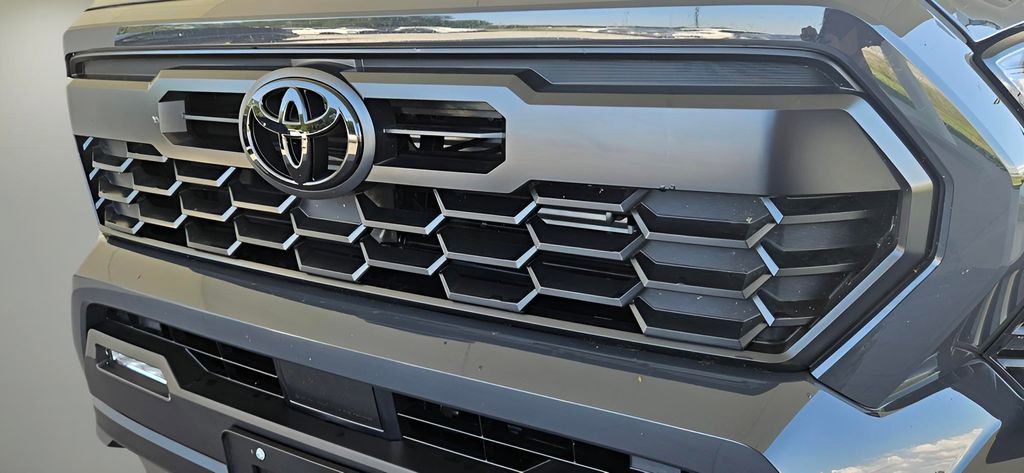 Used 2025 Toyota Tacoma TRD Sport image 2