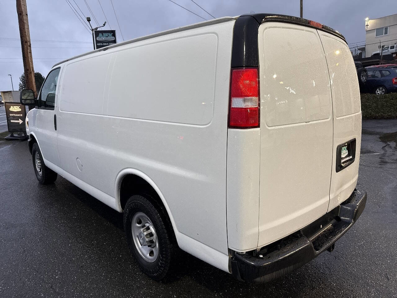 Used 2019 Chevrolet Express 3500 w/ Driver Convenience Package image 3