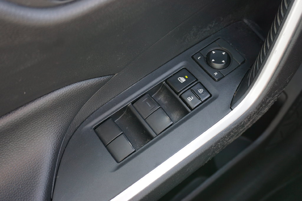 Used 2022 Toyota RAV4 LE w/ Carpet Mat Package (TMS) FWD image 26