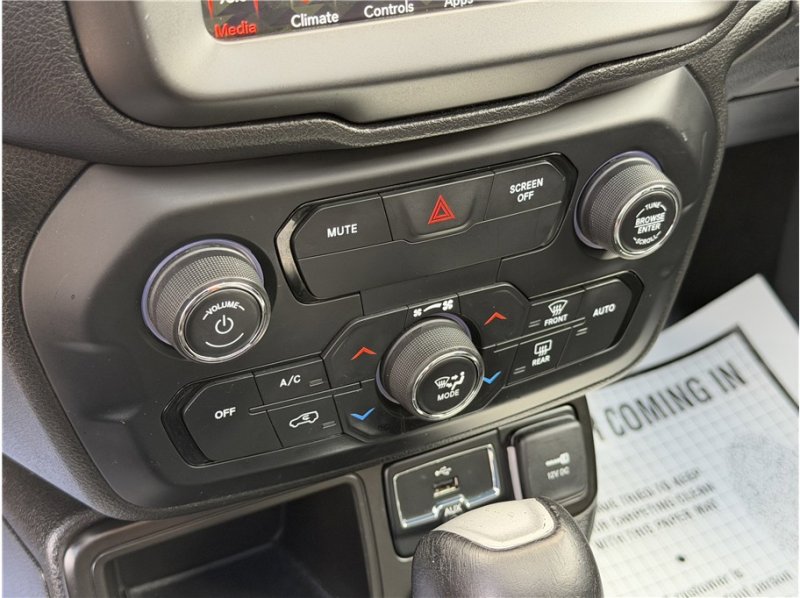 Used 2020 Jeep Renegade Limited w/ UConnect 8.4 Nav Group FWD image 45