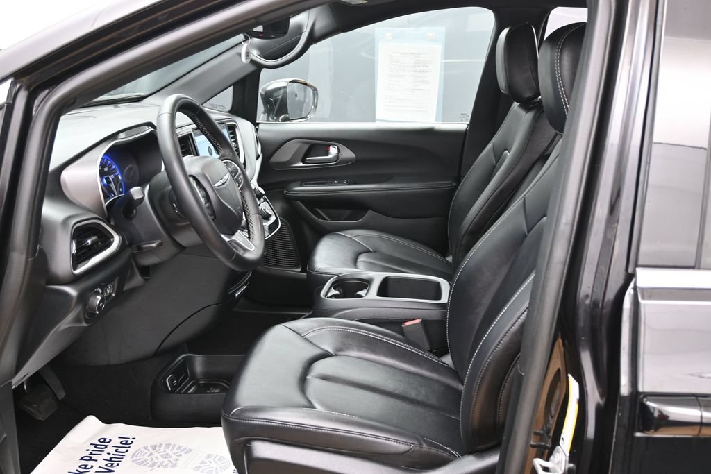 Used 2025 Chrysler Pacifica Select FWD image 25