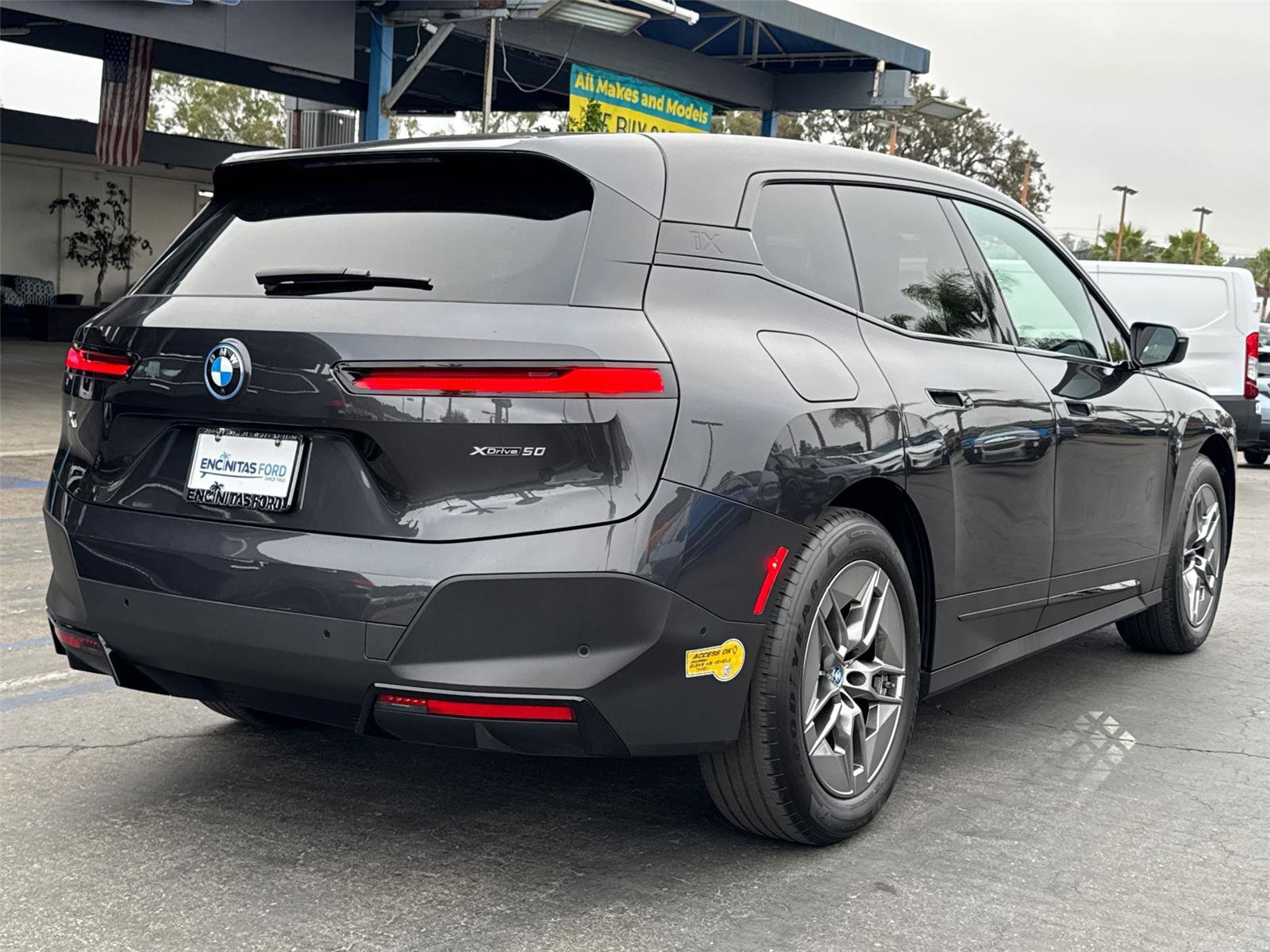 Used 2022 BMW iX xDrive50 w/ Dynamic Handling Package image 12