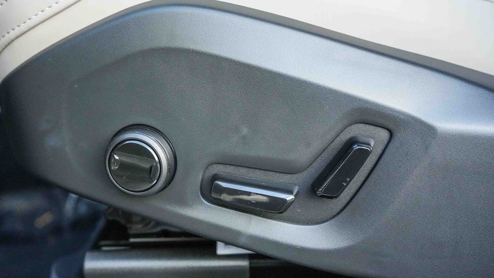 New 2026 Volvo XC90 T8 Plus w/ Protection Package AWD/4WD image 23