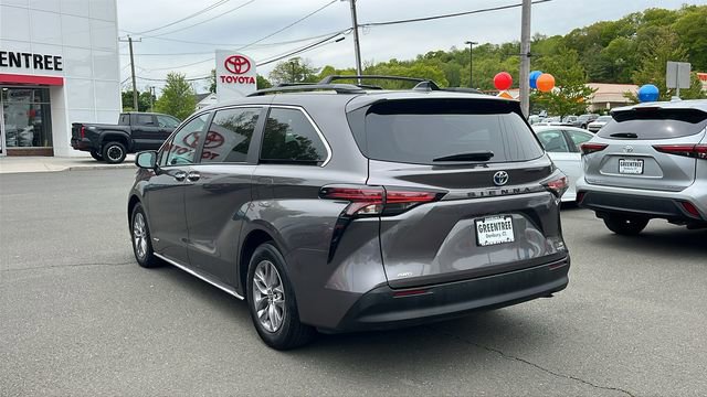 Certified 2021 Toyota Sienna XLE AWD/4WD image 4