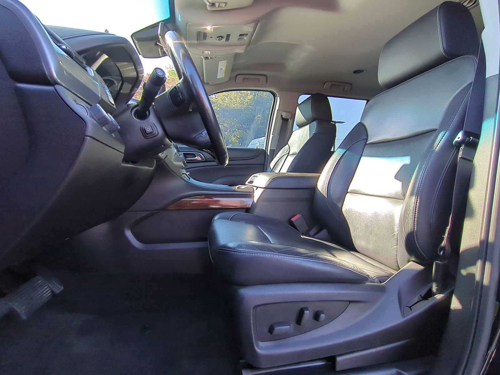 Used 2018 Chevrolet Suburban LT w/ Luxury Package image 22