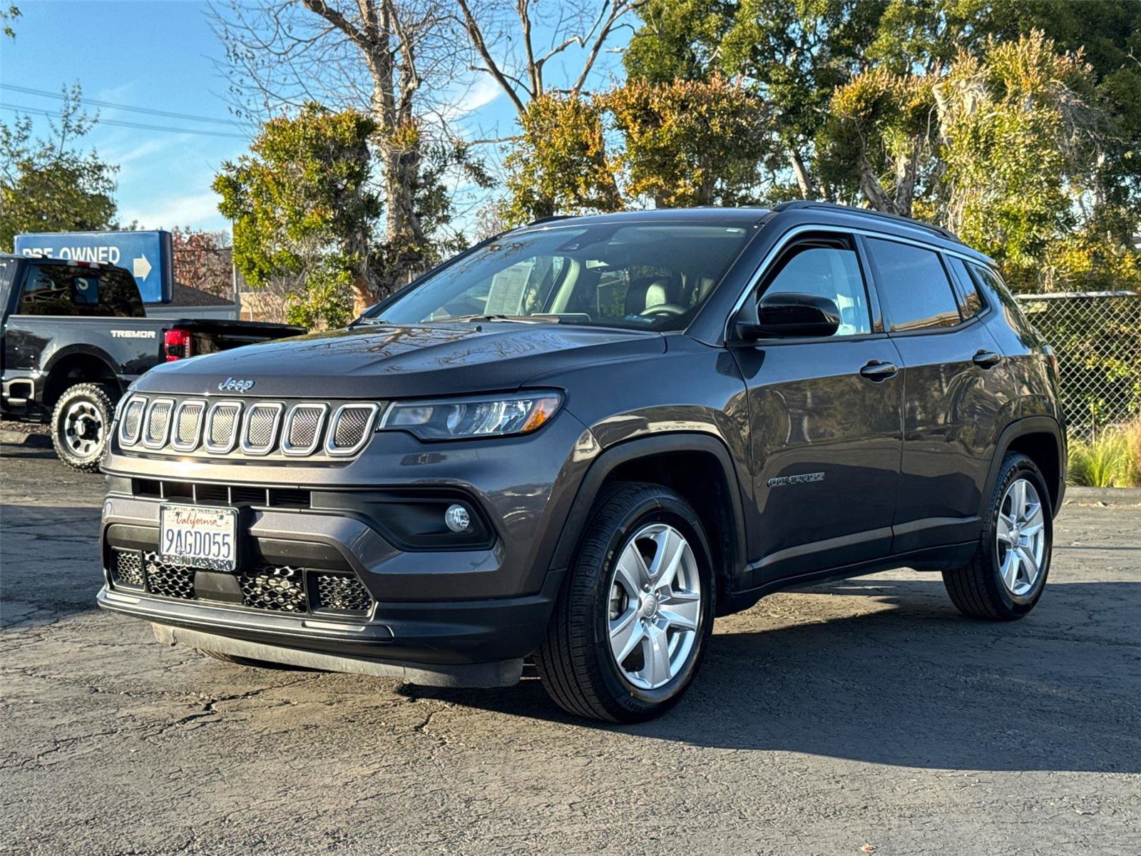 Used 2022 Jeep Compass Latitude image 4