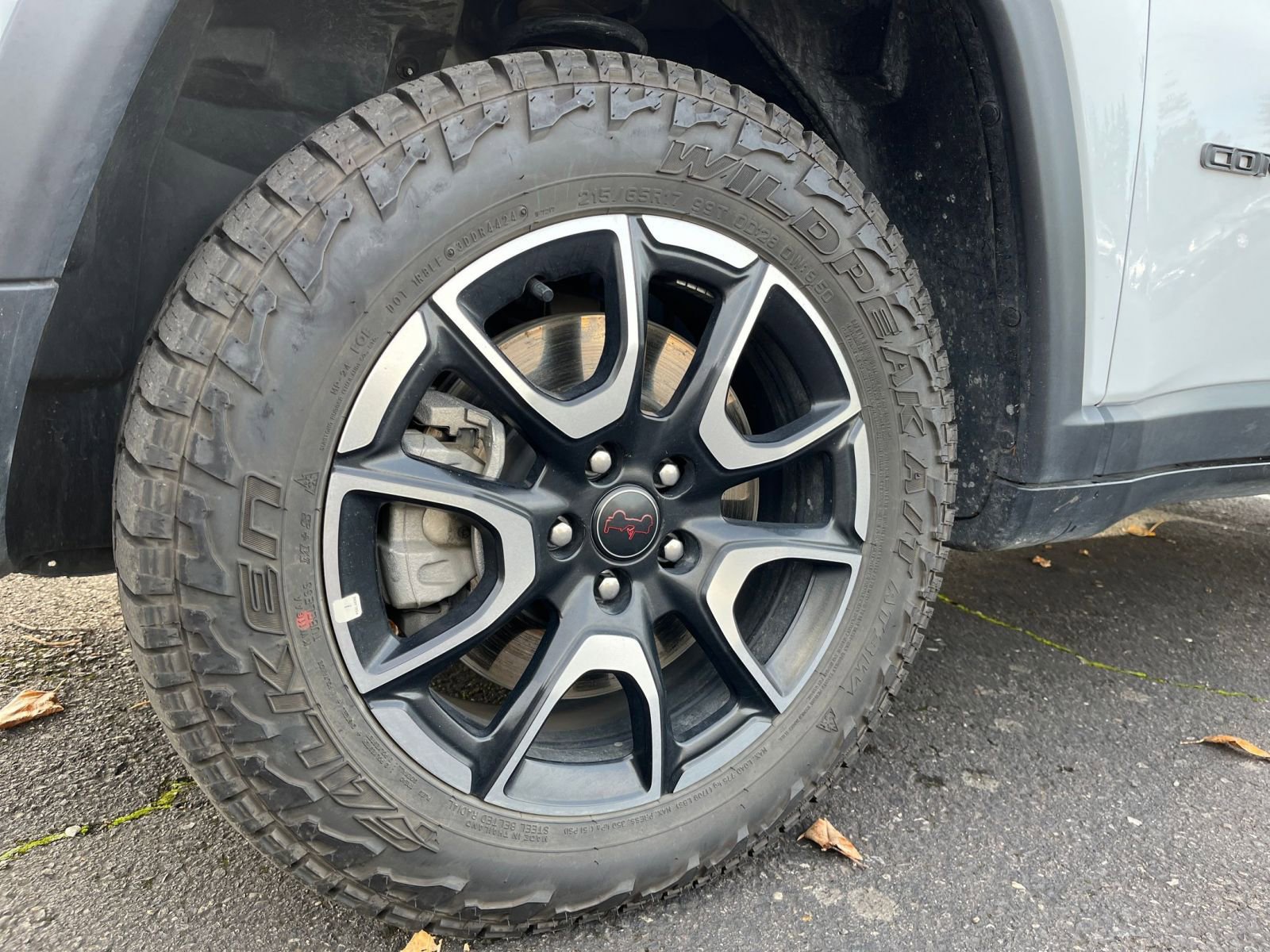 Used 2025 Jeep Compass Trailhawk image 29